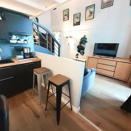 En Duplex Esprit Loft Avec Balcon Vue Mer, Et Piscine Exterieure