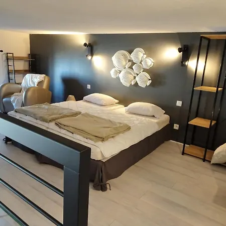 En Duplex Esprit Loft Avec Balcon Vue Mer, Et Piscine Exterieure