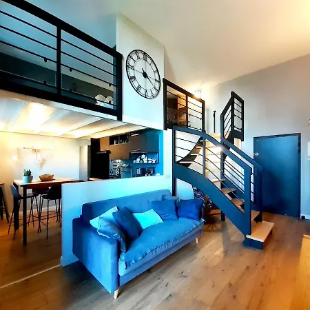 아파트 En Duplex Esprit Loft Avec Balcon Vue Mer, Et Piscine Exterieure *