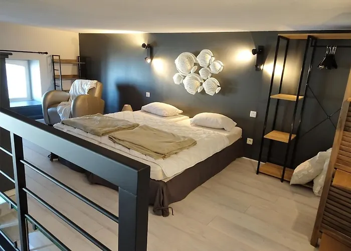 En Duplex Esprit Loft Avec Balcon Vue Mer, Et Piscine Exterieure