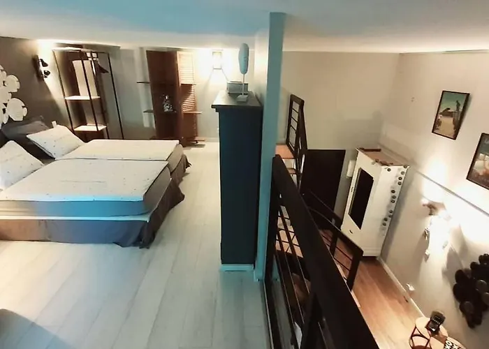 En Duplex Esprit Loft Avec Balcon Vue Mer, Et Piscine Exterieure Daire Le Croisic